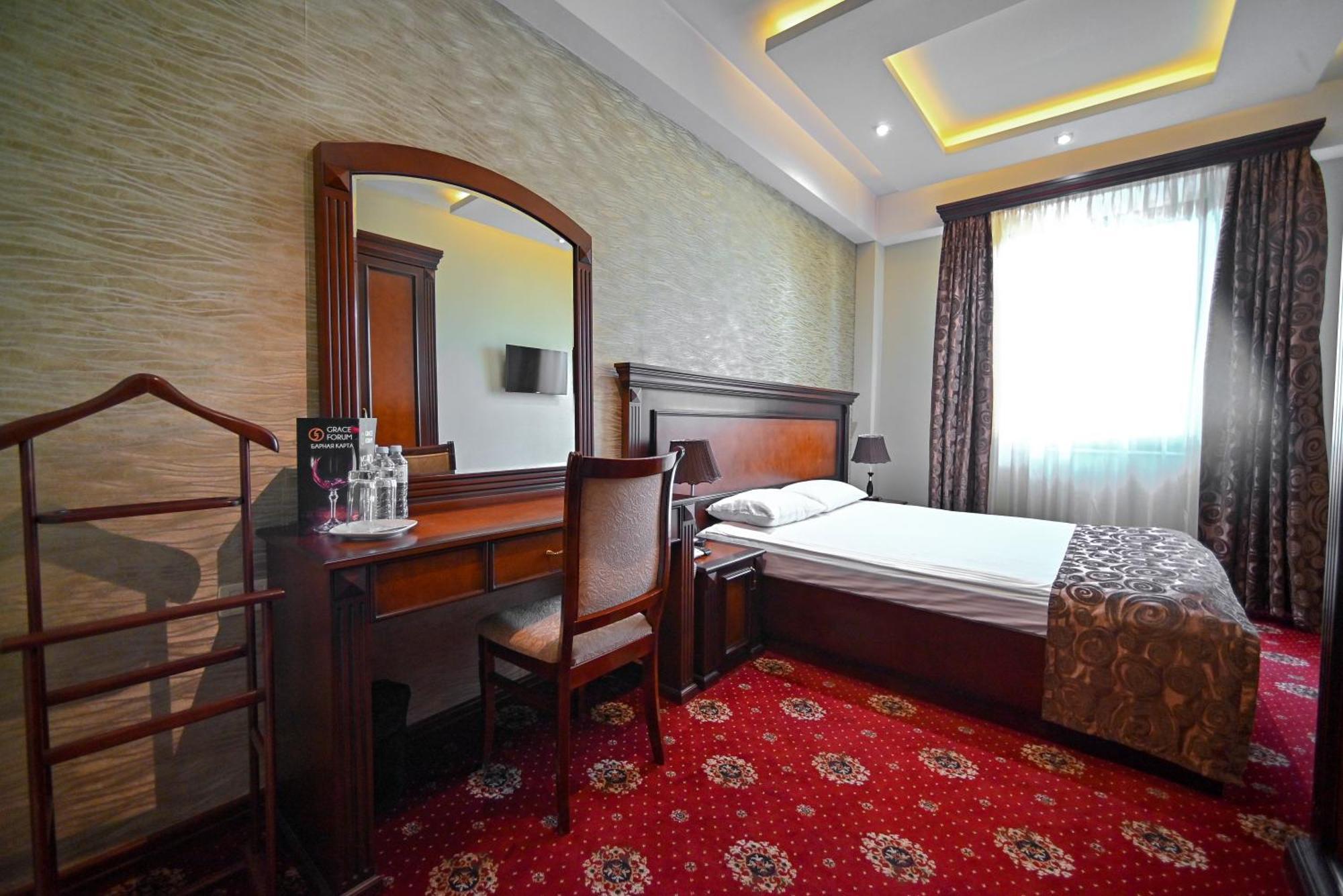 Spa Hotel Grace Forum Yerevan Bagian luar foto